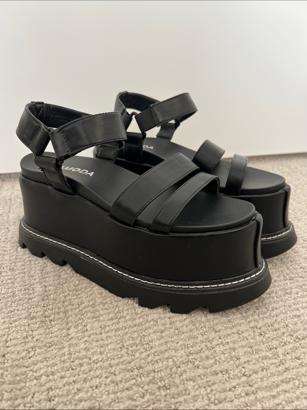 LAMODA Black Chunky Platform Strappy Sandals